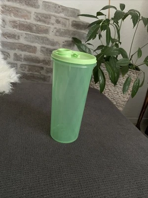 TUPPERWARE Wassermaxx Getränkebehälter Vorratsdose grün mit Deckel 2675A-I - Bild 1 von 4