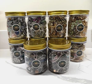 8 Unzen Mystery Schmuck Glas Silber oder Gold Ton Halsketten Ohrringe Ringe alle Gebrauchsspuren - Bild 1 von 10