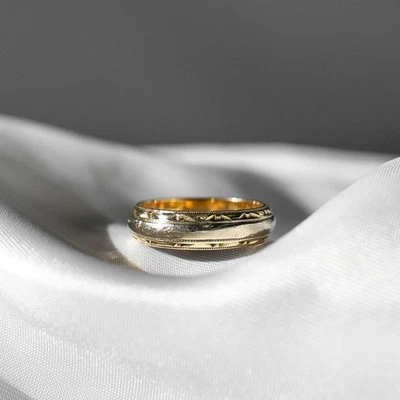 Vintage 14K Hallmark Two Toned Gold Etched Band Ring, Sz. 4.5, 3.3 grams - Image 1 of 4