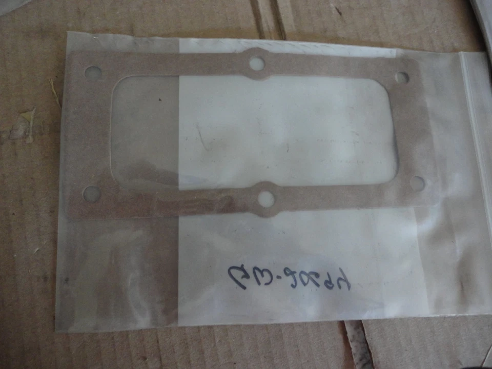 ONE NEW Genuine TROY-BILT GW-20694 721-04394 COVER GASKET PONY tiller - Изображение 1 из 1