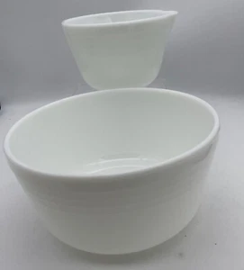 Set of 2 vintage Pyrex Mixing Bowls, Hamilton Beach, white, ribbed, 2 sizes - Picture 1 of 8