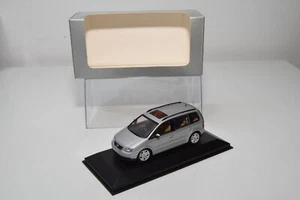 B38 1:43 MINICHAMPS VW VOLKSWAGEN TOURAN MET. GREY DEALER MIB - Imagen 1 de 19