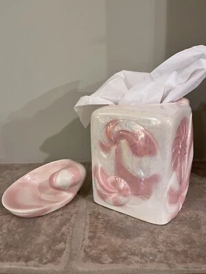 Juego de jabonera a juego con cubierta de caja Kleenex de cerámica Seashell rosa perlado Foto 1 de 4