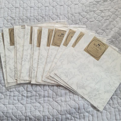Paquete de 12 papeles de envolver vintage de rosas y anillos metálicos Norcross "Preludio plateado" Foto 1 de 4