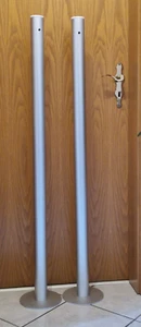2x Lautsprecherständer Boxenhalter Silber 131cm Hoch, 6cm Ø, Fuß 20cm Ø - Bild 1 von 4