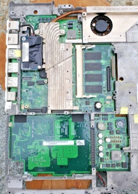 Apple iBookG4 - Modello A1055 - Scheda Logica - Immagine 1 di 4