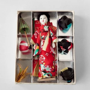 Kit bambola Katsuraningyo giapponese vintage con 3 parrucche e kimono - Foto 1 di 14