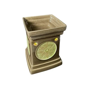 Scentsy Retired Full Size Wax Warmer Green Lotus Flower Medallion WITH bulb - Picture 1 of 6