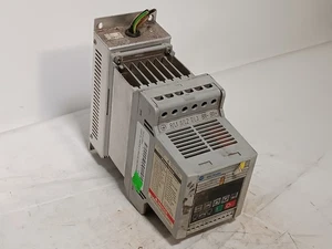 Allen-Bradley 160-AA08NPS1 Trasmissione AC, 2HP, 200-240V 3PH, Serie C, velocità preimpostata - Foto 1 di 14