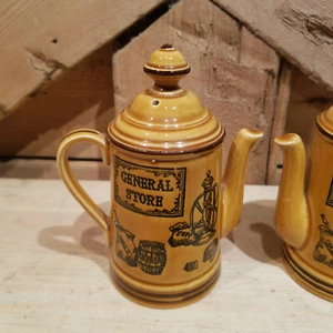Juego de tetera sal pimienta coctelera de gres amarillo negro - Swanky Barn - Imagen 1 de 12