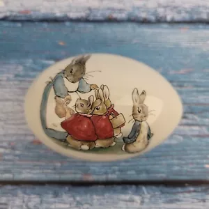 Vintage Beatrix Potter Peter Rabbit Wedgwood Oval/Egg Trinket Box - Picture 1 of 9