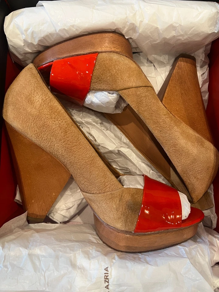 Zapatos de tacón BCBGMAZAZRIA de gamuza tostada y charol naranja con punta abierta talla 7,5 Foto 1 de 4