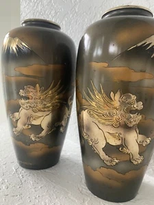 Chinese Vintage Set of Two Gold Foo Dog Design Mixed Medal Signed Vases - Picture 1 of 18