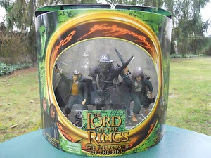 TOY BIZ EL SEÑOR DE LOS ANILLOS COFRE 3 FIGURAS NUEVO - Imagen 1 de 2
