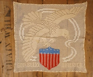Antico pizzo lino uncinetto Dio benedica americano 13 stelle scudo emblema aquila - Foto 1 di 6