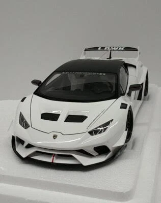 Autoart Lamborghini Huracan White 1/18 Scale Car - Image 1 of 4