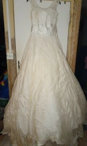 Sassi Holford Wedding Dress - Size 8/10 or slim 12 fit colour ivory/cream - Picture 1 of 12