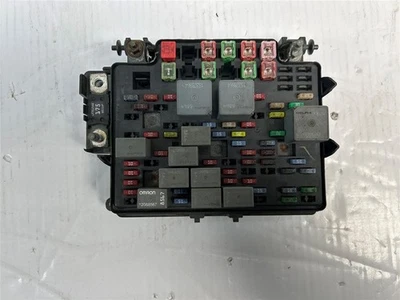 2000-2002 GMC Sierra 1500 Pickup Engine Fuse Box OEM - Image 1 of 4