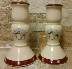 2 VELAS CÓNICAS ROJAS DE CERÁMICA ROYAL SEASONS CREMA CON BANDA ROJA  - Imagen 1 de 1