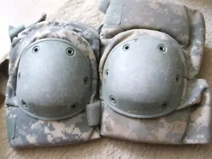Medium US Army Knee Pad Set ACU UCP Pants Trousers Military Surplus Digital VGC - Picture 1 of 4