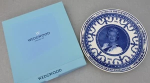 Wedgwood Commemorative Boxed Plate HM Queen Elizabeth II Golden Jubilee 50th - Picture 1 of 4