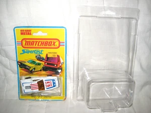 MIP 1972 Matchbox #53 Tanzara, Blanco con Rojo/Azul 53 Bandera Emblemas 1975 Tarjeta/Paquete - Imagen 1 de 7