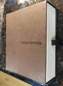 Louis Vuitton LV leere braun/beige Schublade Stil Geldbörse mit Band 5 x 6" Box NEUWERTIG! - Bild 1 von 6