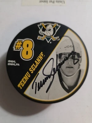 Disco de hockey firmado Teemu Selanne 8 y Paul Kariya 9 Anaheim Ducks NHL Foto 1 de 4