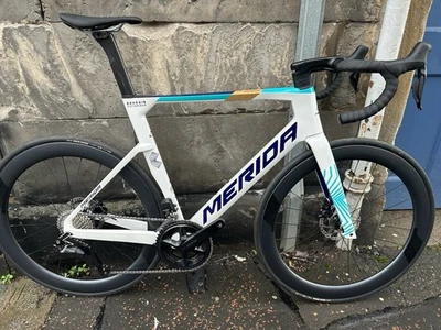 Merida Reacto 6000 Bahrain Victorious 12 Speed Di2 Carbon Disc Brakes Road Bike - Image 1 of 4