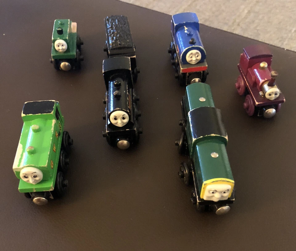 Lote 16 trenes y coches magnéticos de madera Thomas the Train & Friends 2000 2001 03 Foto 1 de 4