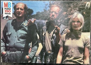 Vtg 1981 M*A*S*H* TV Series Milton Bradley 250pc jigsaw puzzle 4198-3 COMPLETE - Picture 1 of 5