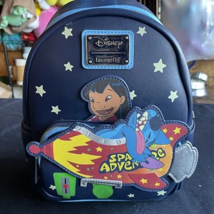 Mini Mochila Loungefly Disney Lilo & Stitch Space Adventure Brilla en la Oscuridad NUEVA - Imagen 1 de 7