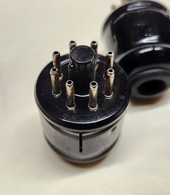 LOTE DE 5 | Enchufes octales Amphenol 86-PM8 8 pines con campanas | Radioaficionado, equipo de prueba Foto 1 de 4