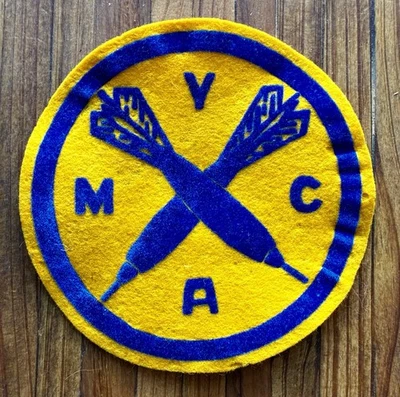 Parche de lanzador de dardos de fieltro amarillo y azul YMCA de colección Foto 1 de 4