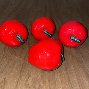 4 Vintage ceramic Red Apple w/ Stem Hobbyist Pieces - Picture 1 of 6