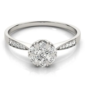 Anello Petite Tondo Diamante Grappolo Aureola con Punte Cuore in Oro Bianco - Foto 1 di 1