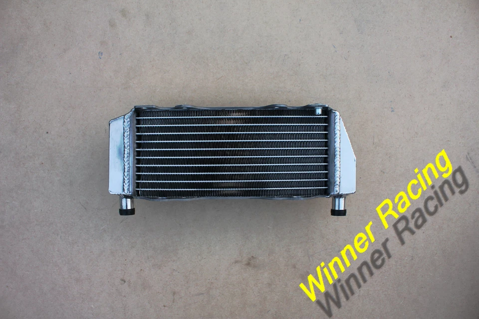Radiador de aluminio lado izquierdo sin tapa compatible con Yamaha YZ250 2 tiempos 1996-2001 Foto 1 de 1