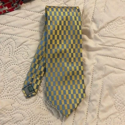 Men’s vintage David Taylor Collection Tie Gold & Blue elongated checkered money - Image 1 of 4