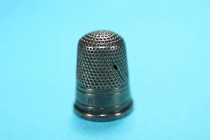 Vintage Antique No.8 Sterling Silver Thimble Floral -- 3964 - Picture 1 of 4