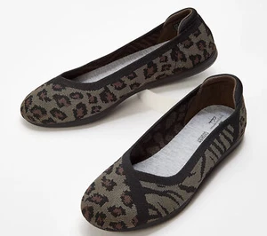Scarpe slip-on Clarks Carly Wish 2 a maglia larghe vestibilità oliva multi 6/M nuove - Foto 1 di 1