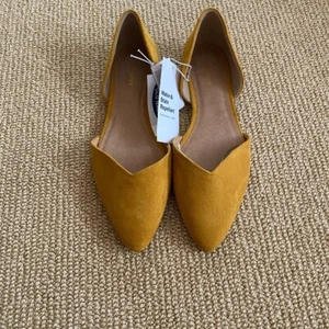 Women's Old Navy Yellow Suede Flats, Size 8 - Picture 1 of 4