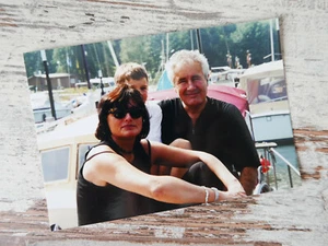"IM URLAUB": FOTO, FOTOGRAFIE, URLAUB, EHEPAAR, ENKELKIND, BOOTE, HAFEN, REISE! - Bild 1 von 4