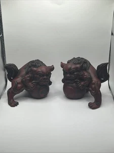 Kleines Paar alte chinesische rote Harz Foo Hunde Figuren - Bild 1 von 8