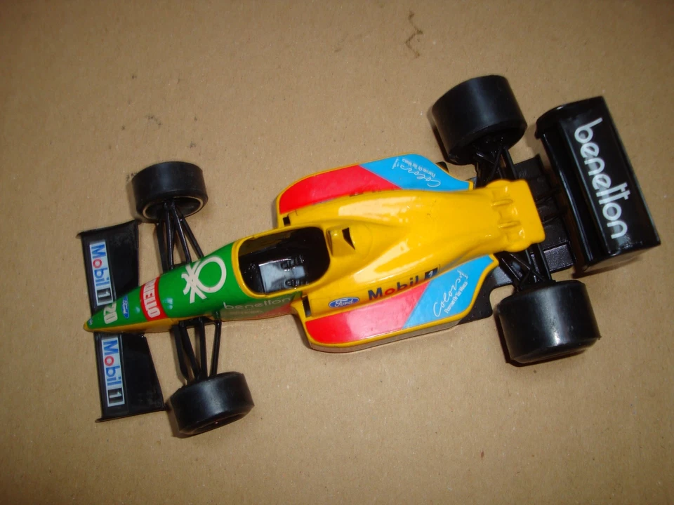 MODELLINO BURAGO BENETTON F1 FORD B 188 scala 1/24 - Immagine 1 di 3