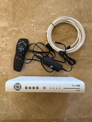Decoder Sky HD bianco adatto per tessera Sky Q e Mysky mod. ds831ns - Immagine 1 di 4