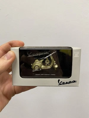 Modellino Piaggio Vespa 125 6 giorni (1952) - Immagine 1 di 4