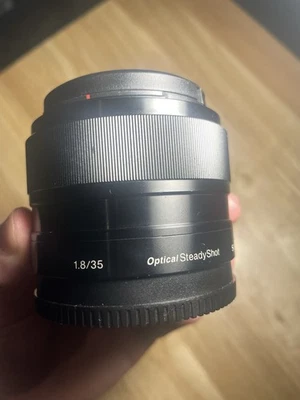 Lente para cámara Sony con montura E de 1,8/35 mm Foto 1 de 4