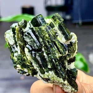 Esemplare minerale a grappolo cristallo di quarzo tormalina verde naturale 114G - Foto 1 di 18