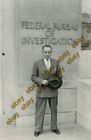 #51572 Washington USA années 1950. Homme grec devant le FBI. Photo
