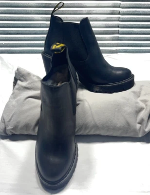 Dr. Martens Hurston Boots Black Chelsea Lug Sole Pull On Leather Womens Size 8 - Image 1 of 4